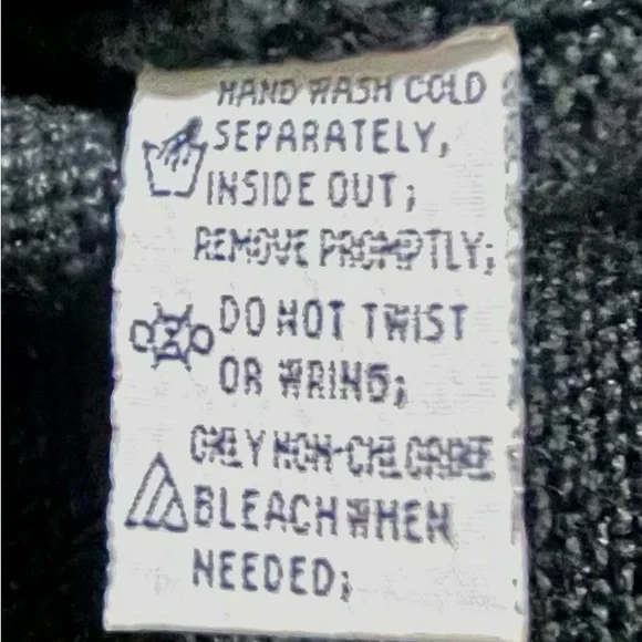 Festive Black Sweater with Teddy Bear Wreath Design Excellent Condition Size M - Picture 7 of 9